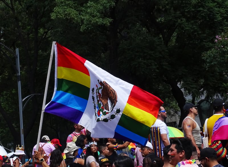 Concluye la marcha del Orgullo LGBTIQ+ en el Zócalo de la CDMX