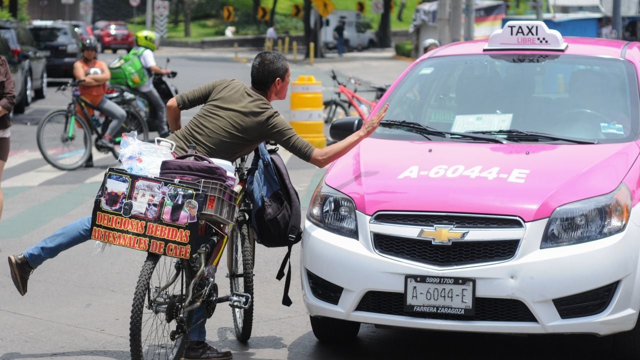 Especialistas en Movilidad aseguran que es necesario endurecer el Reglamento de Tránsito a ciclistas y apostar en una campaña para la cultura vial. Foto: Cuartoscuro