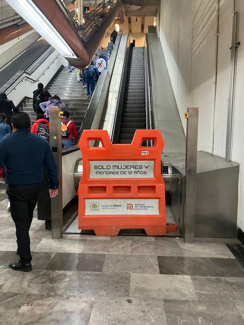 Metro escaleras eléctricas