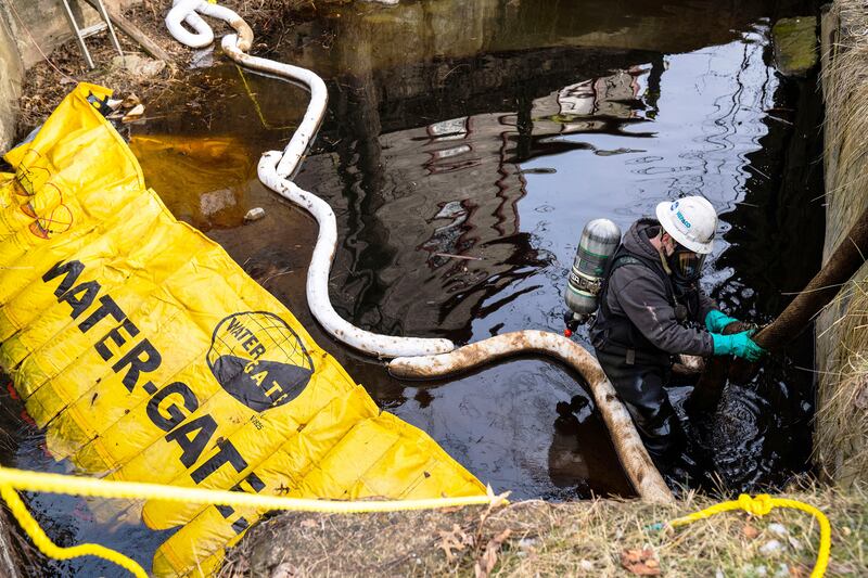 Autoridades de East Palestine reciben orden para analizar la contaminación del agua en Ohio