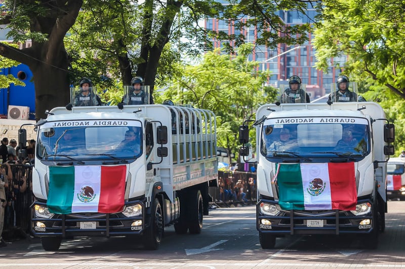 Enrique Alfaro encabeza el Desfile Cívico-Militar Conmemorativo a la Independencia de México, en Jalisco.