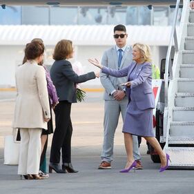 Jill Biden recorre la Basílica de Guadalupe durante su visita por México.