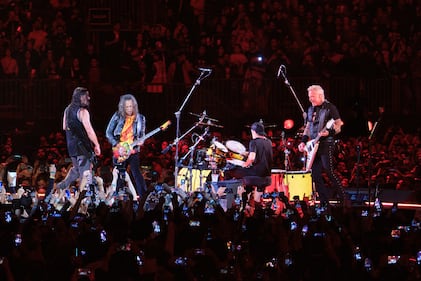 Luego de esperar casi siete años, Metallica regresó a México para reencontrarse con sus fanáticos en el recién inaugurado Estadio GNP Seguros de la Ciudad de México, el cual fue testigo de una noche legendaria, en donde la agrupación realizó un recorrido por algunas de las etapas que marcaron su carrera a través de discos como ‘Master of Puppets’ y ‘Ride the Lightning’.