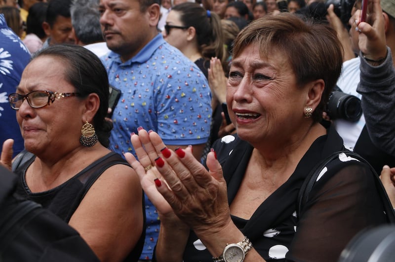 Despiden con flores y exigencia de justicia al alcalde Alejandro Arcos