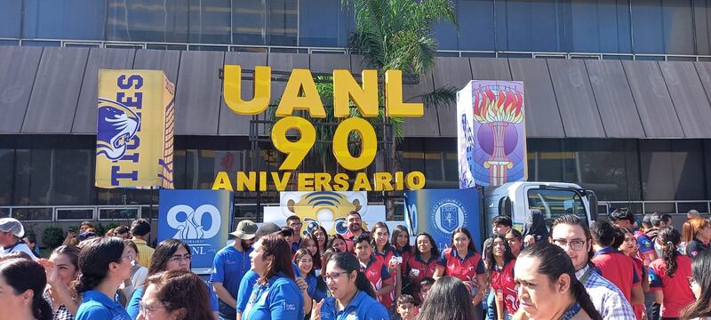 Alumnos de todas las escuelas y facultades participaron en el festejo.