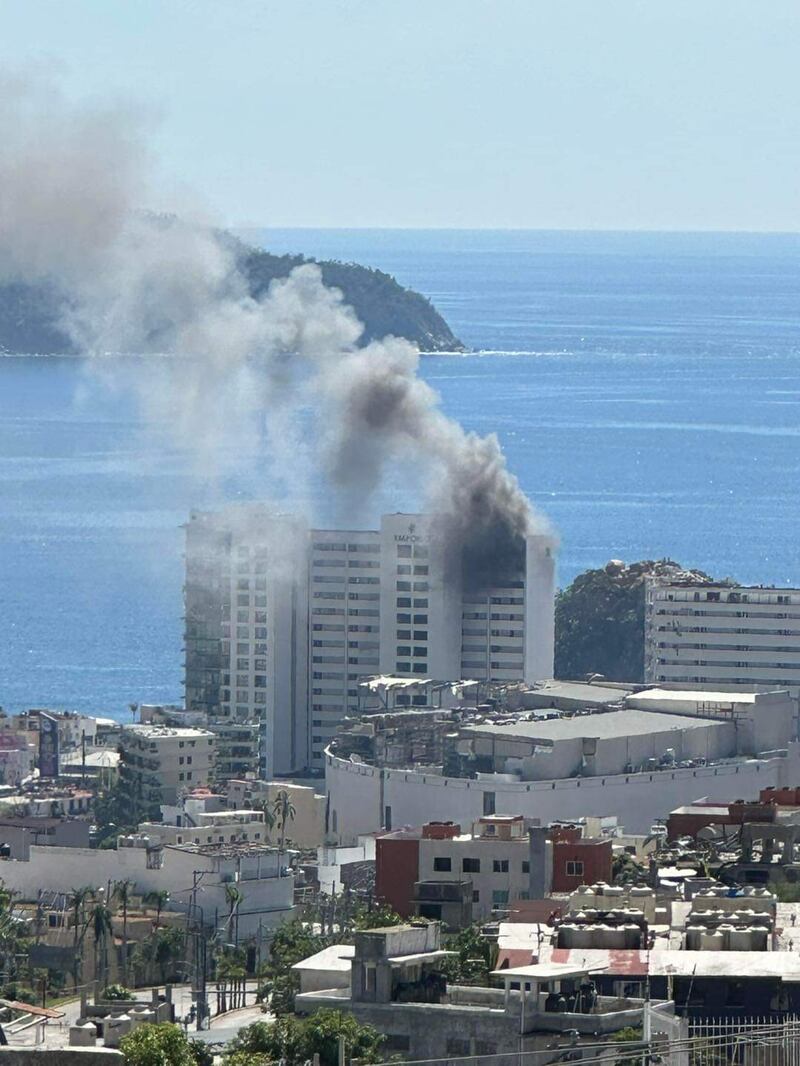 Hotel Emporio, en Acapulco, Guerrero.  El incendio se registró la tarde de este 3 de enero.