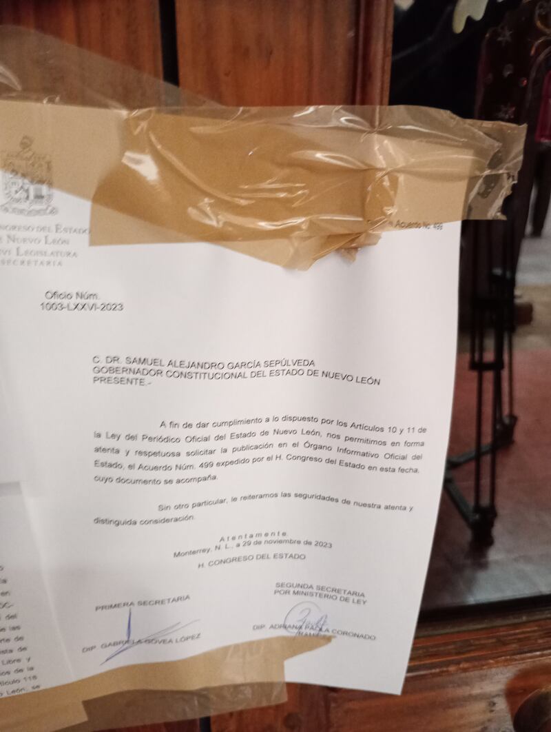 El documento terminó pegado en la puerta de la Consejería.