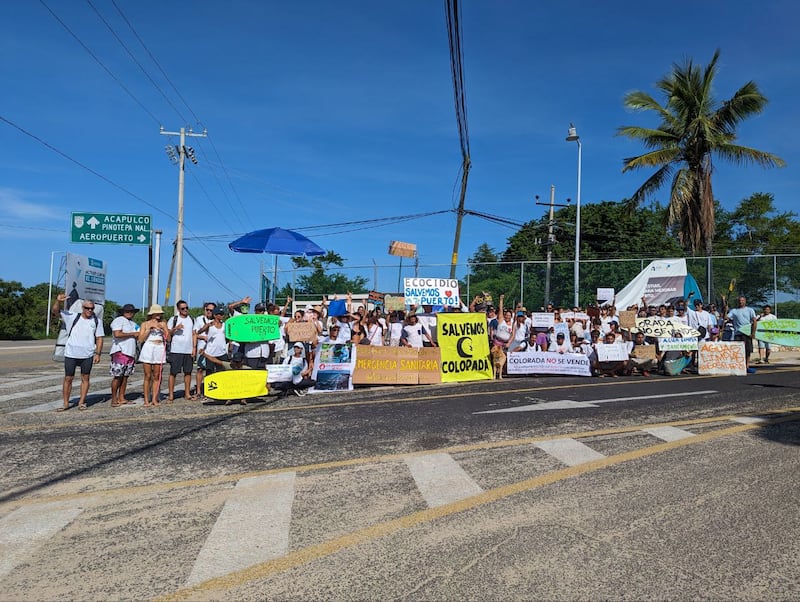 Protestas en Puerto Escondido buscan salvar Punta Colorada, última playa virgen