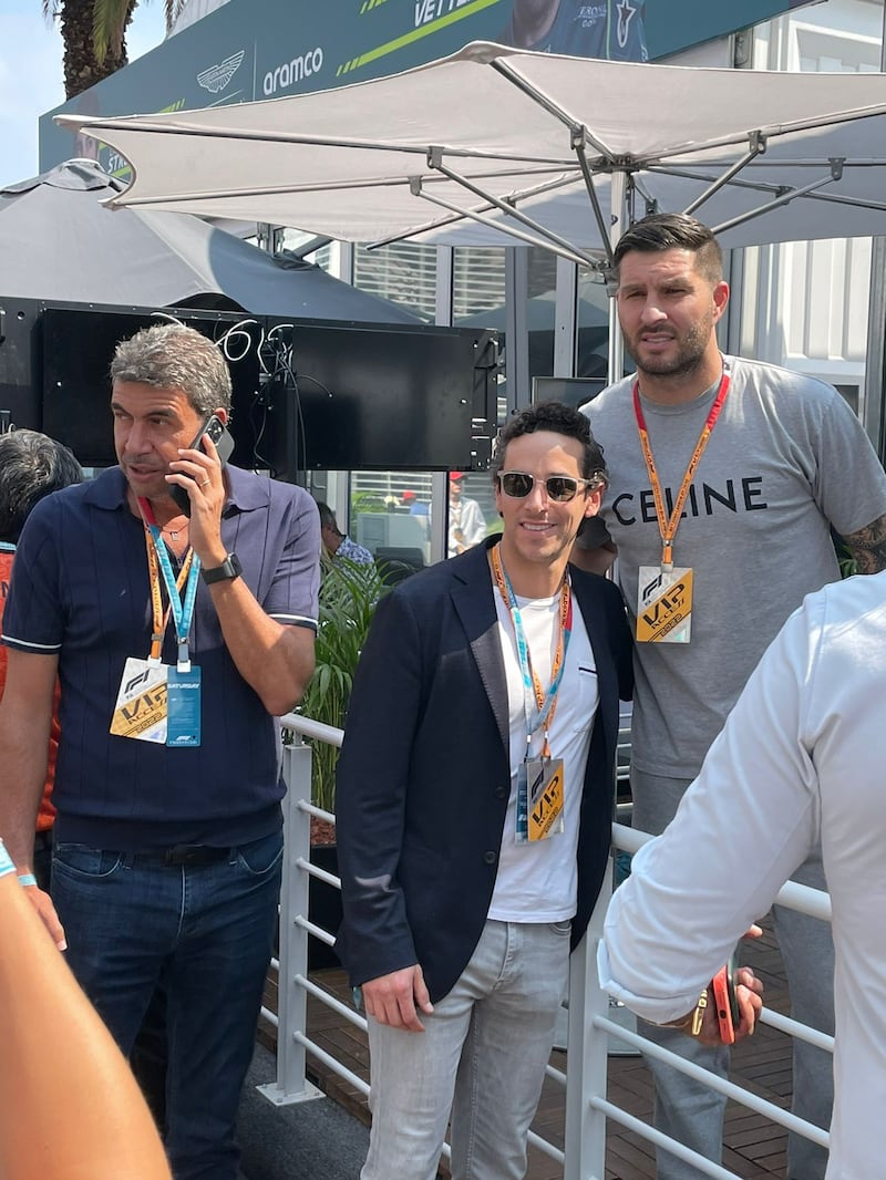 Gignac y Arturo Elías Ayub disfrutando del GP de México.