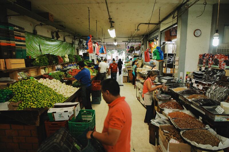 Los mercados de Guadalajara llegan a recibir a más de 120 mil personas todos los días.