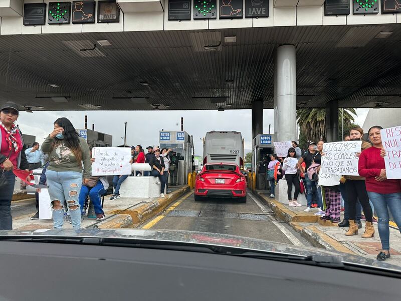 caseta-san-marcos-maestros-se-manifiestan-carretera-mexico-puebla