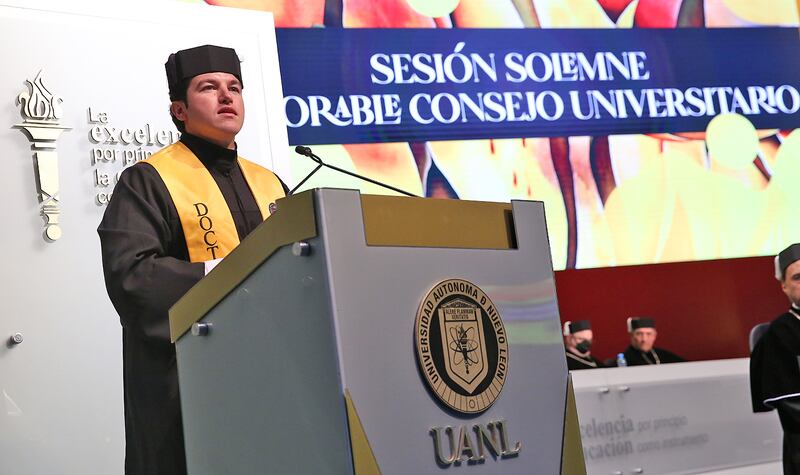 Durante la ceremonia la UANL otorgó grados académicos de doctorado a 286 egresados, de los cuales 122 fueron de manera presencial.