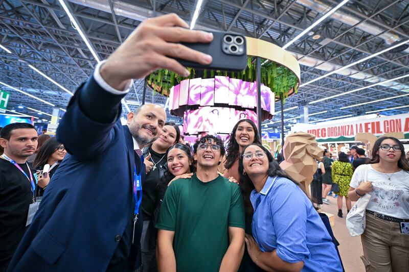 Libros y otras sorpresas en los pasillos de la Feria Internacional del Libro