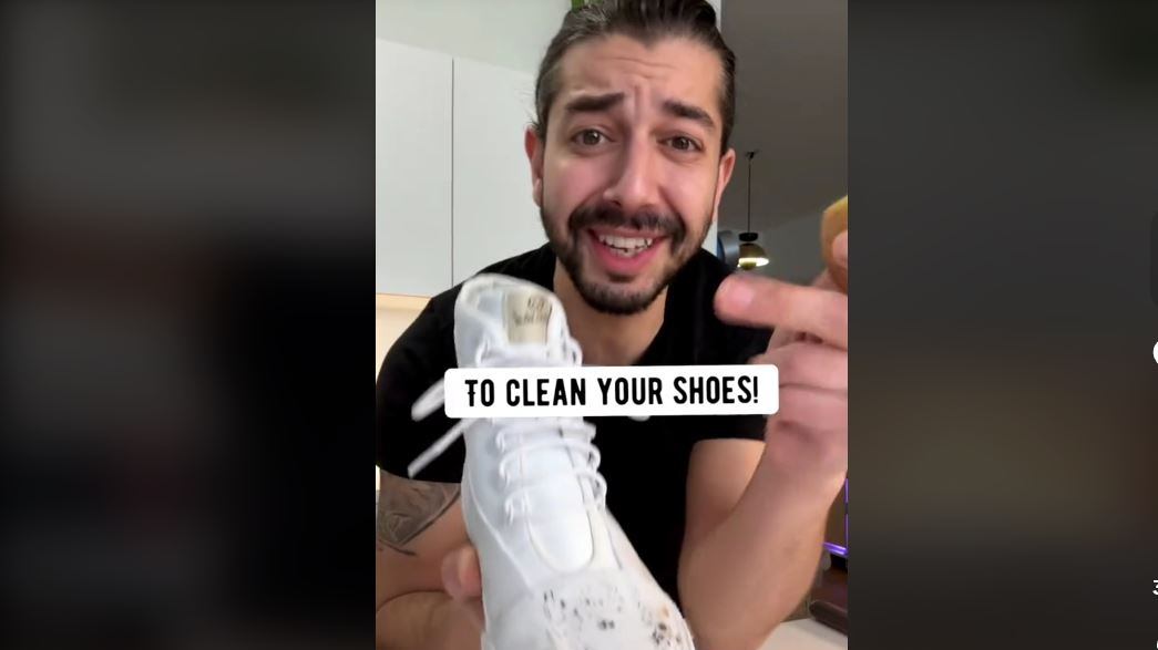TikToker revela como eliminar el mal olor de los zapatos.| Foto: @Creativo_explicado