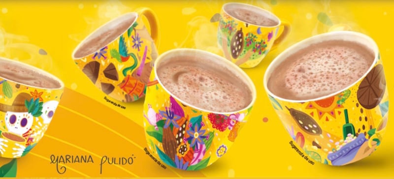 La colección de tazas de Chocolate Abuelita está ilustrada por la artista Mariana Pulido quien se inspiró en seis elementos característicos de México: colores, aromas, música, trabajo, familia y tradición.