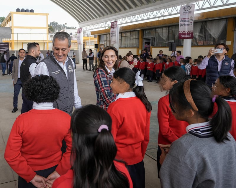 Entrega Pepe Chedraui techado escolar en la Primaria No. 16 Julián Hinojosa