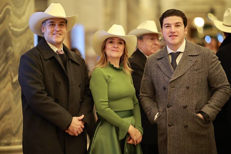 Iván Rivas y Maricarmen Martínez, secretarios de Economía y Turismo y el gobernador Samuel García.