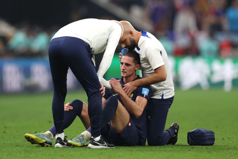 Adrien Rabiot salió del campo de juego debido a una lesión, la cual no especificaron