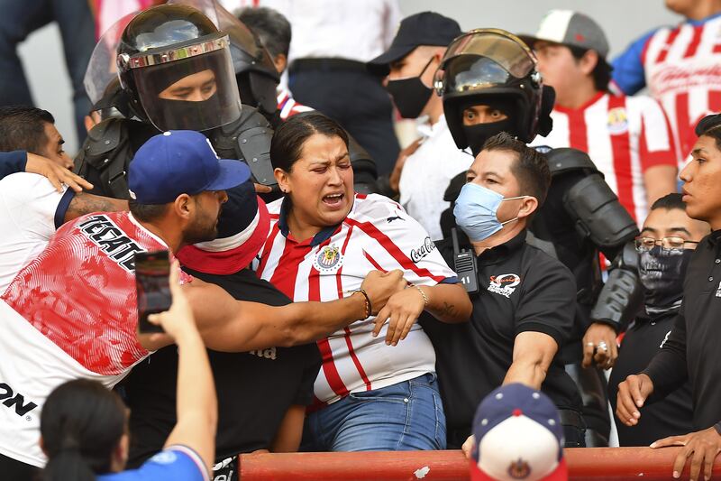 Los aficionados generaron violencia en el Estadio Victoria