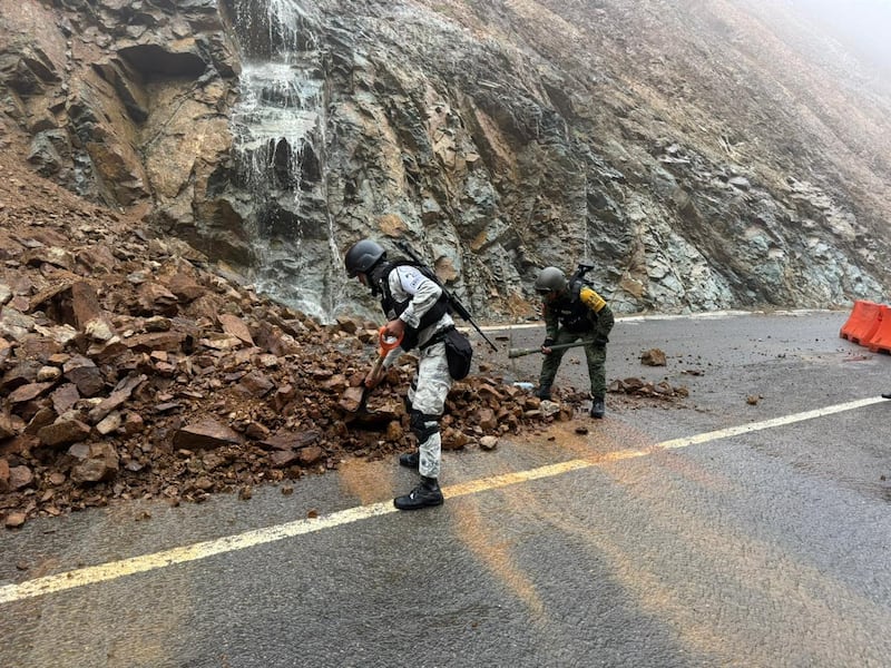 Huracán daña carreteras