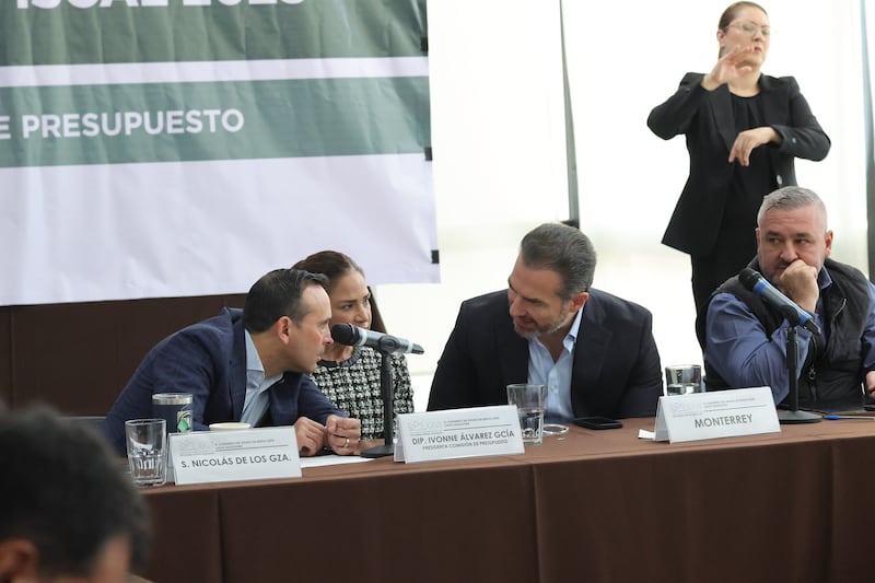 En la mesa de trabajo con los alcaldes se puso a la ciudadanía al frente.