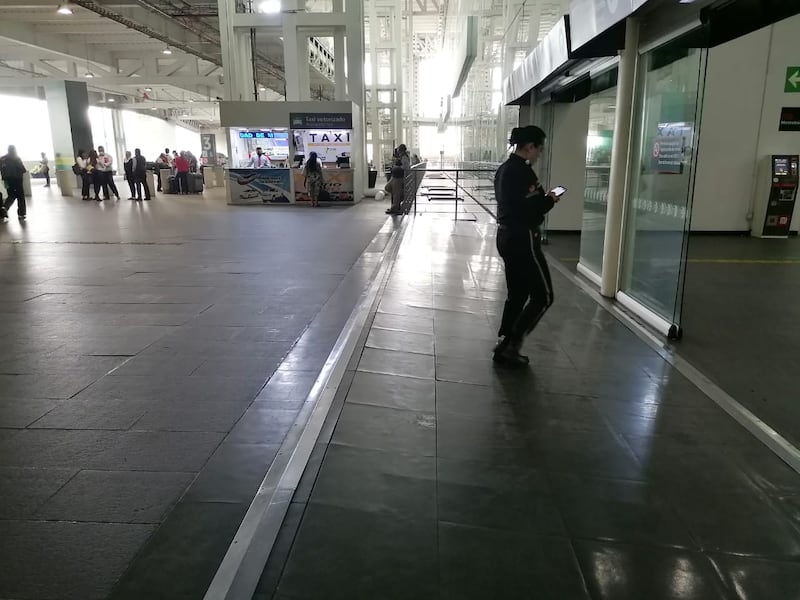 Hundimientos y vida cotidiana en la Terminal 2 del Aeropuerto Internacional de la Ciudad de México