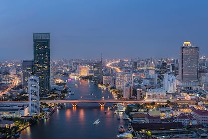 Bangkok tiene hoy una joya arquitectónica que es ideal para el descanso de los viajeros: el Four Seasons Hotel Bangkok at Chao Phraya River.