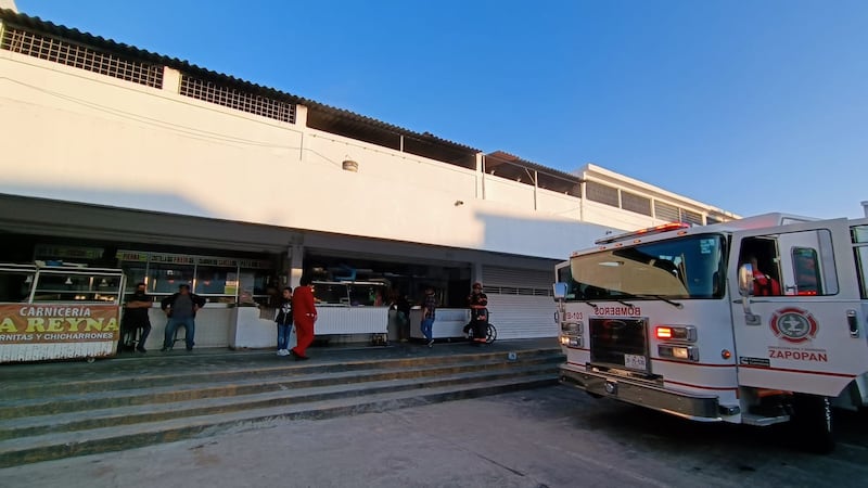 El incendio en el Mercado de Atemajac fue contenido por los propios locatarios quienes evitaron que las llamas se propagaran.