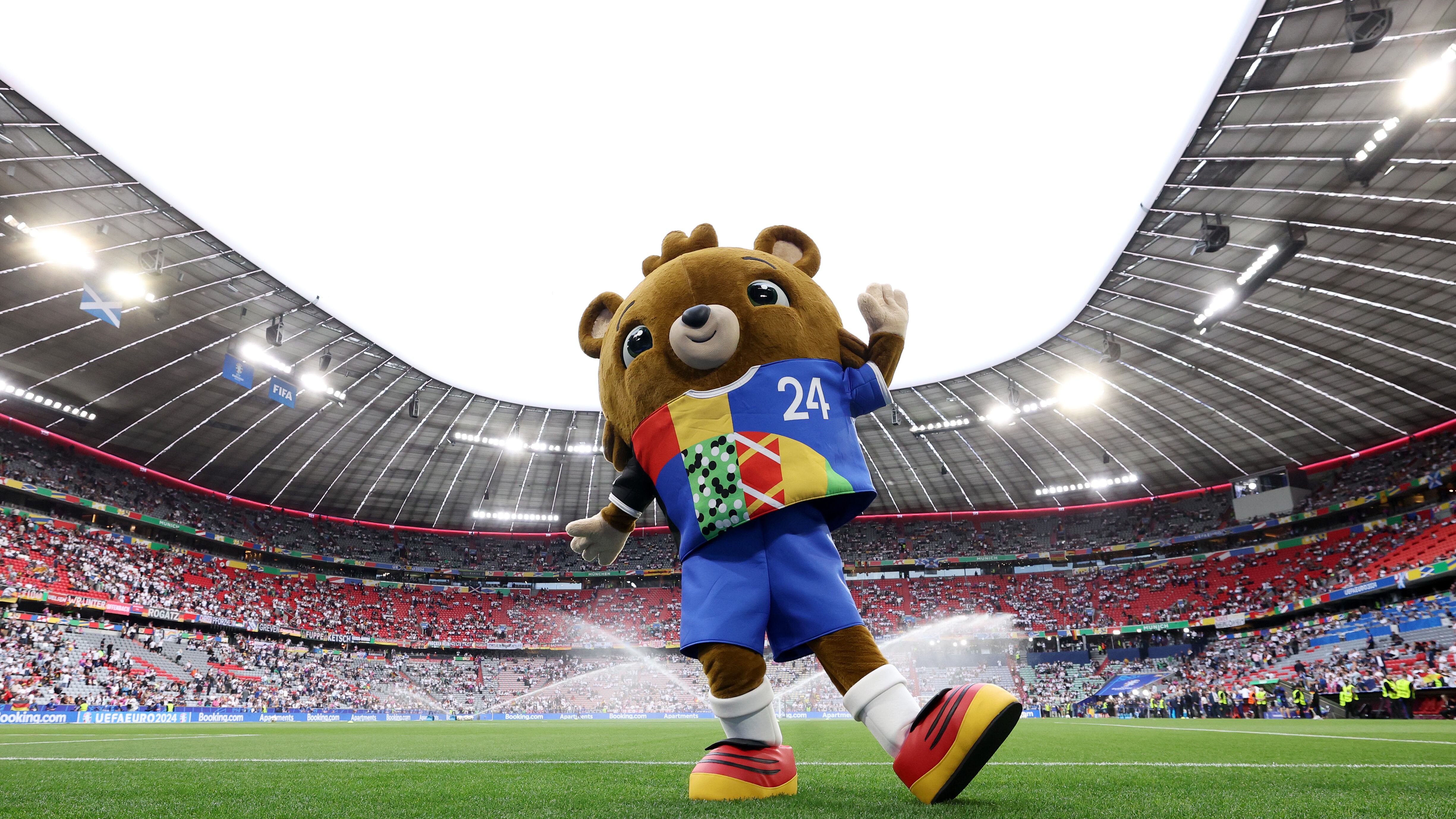 Aficionado ingresó al partido entre Alemania vs. Escocia disfrazado de la mascota oficial Albärt, de la Eurocopa 2024.