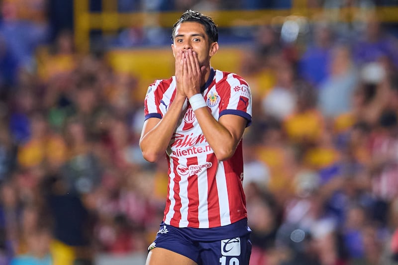 Ricardo Marín saldrá de Chivas después de año y medio.