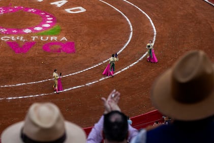 Con lleno total se reanudaron las actividades de la Fiesta Brava en la Monumental Plaza de Toros México.