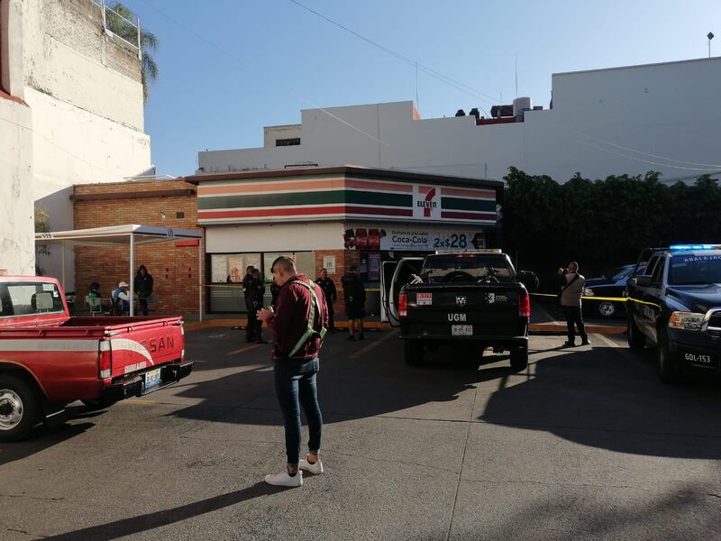 En la tienda de Juárez y Federalismo los empleados evitaron a tiempo que el fuego se extendiera.
