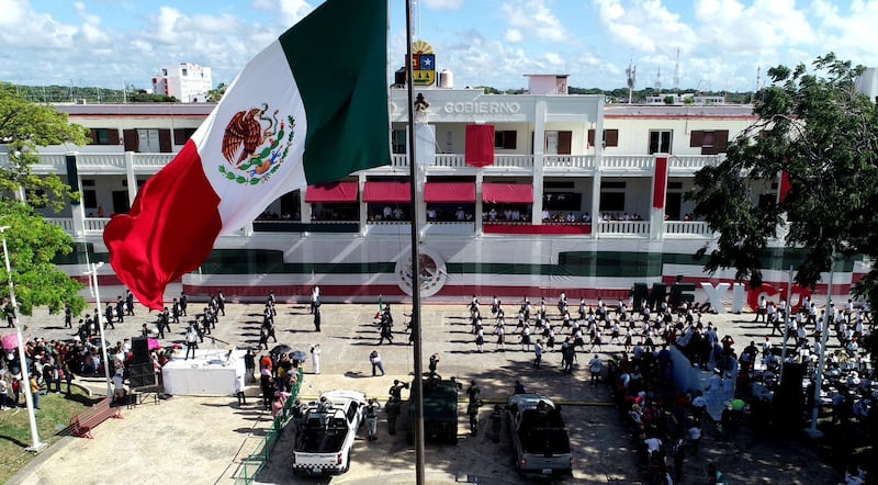 Mara Lezama conmemora la Independencia con desfile cívico militar del 16 de Septiembre