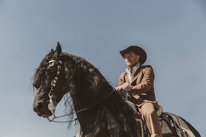 Canelo Álvarez muestra su pasión por los caballos.