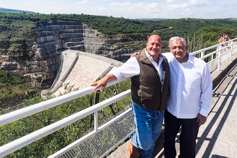 El presidente de México, Andrés Manuel López Obrador y el gobernador del Estado, Enrique Alfaro, acudieron esta mañana a realizar una supervisión de obras.