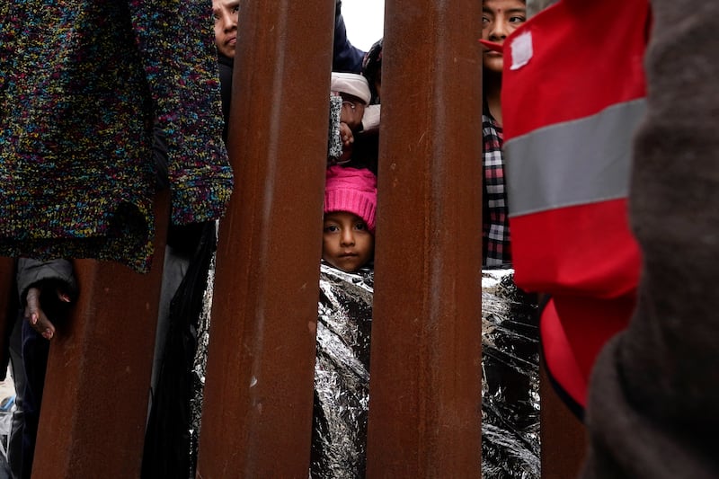 Las imágenes muestran el drama de miles de personas que esperan  en la frontera de México y Estados Unidos para cruzar al norte.