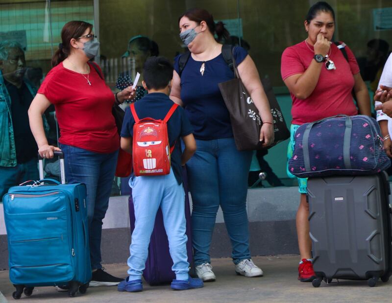 ¿Cuánto dinero en efectivo se puede llevar en vuelo al extranjero?