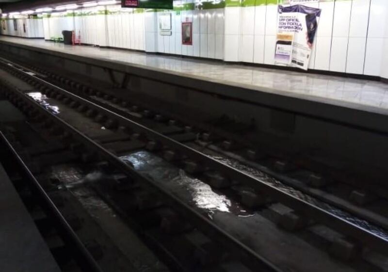 Metro CDMX filtración de agua en las vías