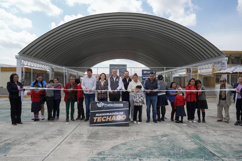 Entrega Pepe Chedraui techado escolar en la Primaria No. 16 Julián Hinojosa