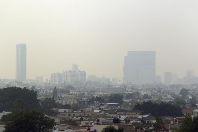 La Secretaría de Medio Ambiente y Desarrollo Territorial (Semadet) declaró este martes una Contingencia Atmosférica fase 1 en la zona de influencia de la estación de monitoreo Santa Fe. La medida se implementó a las 10:00 horas, tras registrar niveles superiores a los 150 puntos en el Índice Metropolitano de la Calidad del Aire (IMECA) durante más de dos horas consecutivas. Al momento de la activación, la estación alcanzó exactamente 150 puntos IMECA.