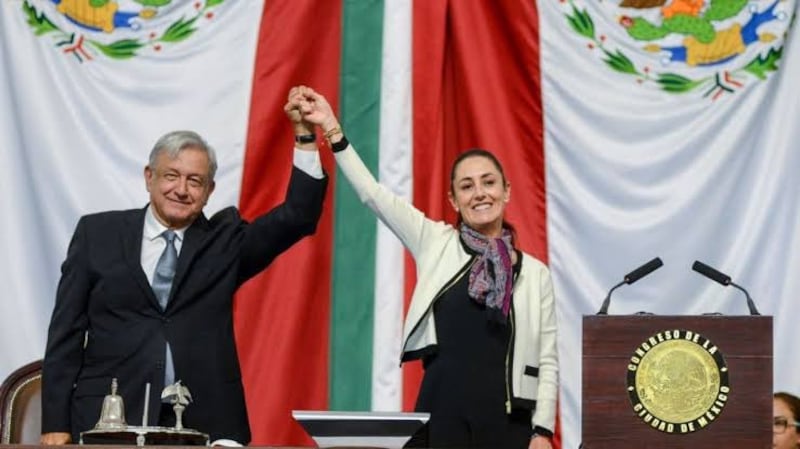 Sheinbaum-y-AMLO-corcholata