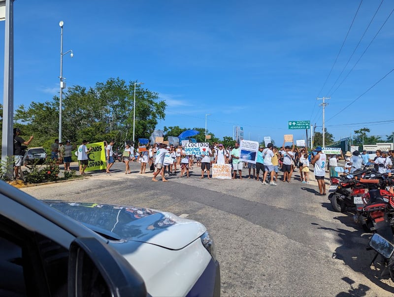 Protestas en Puerto Escondido buscan salvar Punta Colorada, última playa virgen