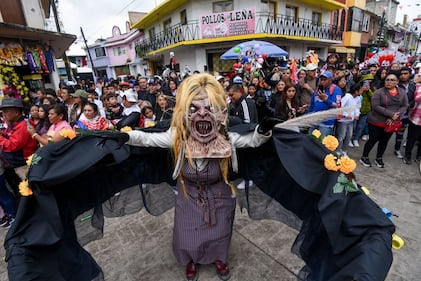 Arranca el desfile de las Momias en Almoloya de Juárez