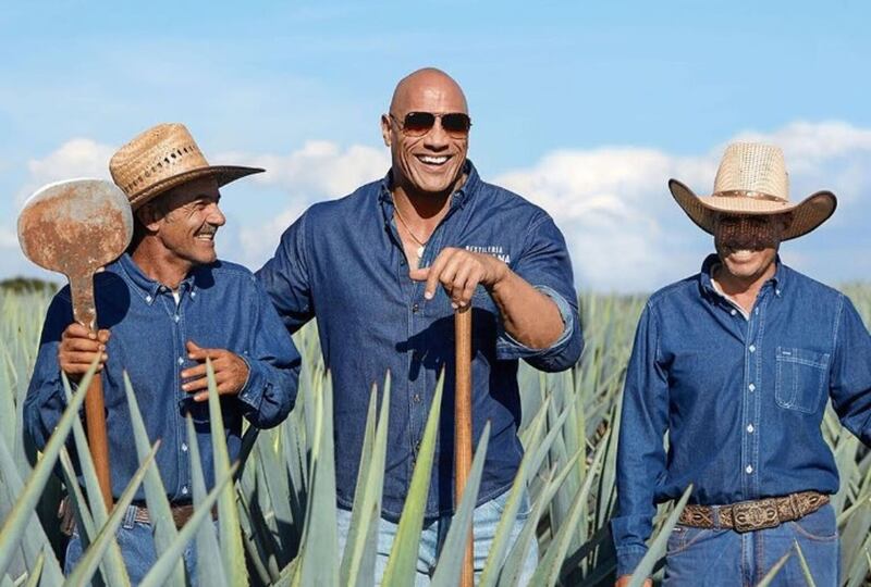 Actores, actrices y cantantes nacionales e internacionales crean su propia marca o son figuras de la bebida de agave