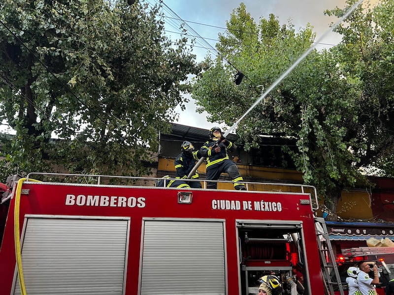 Incendio en bodega de calzado en Tepito