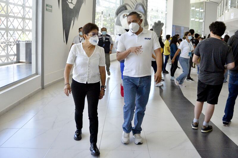 Lilia Cedillo da bienvenida a estudiantes del nivel medio superior en la Arena BUAP