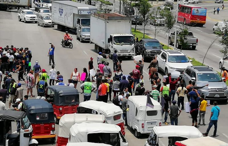 Mañana habrá una reunión entre autoridades y los manifestantes.