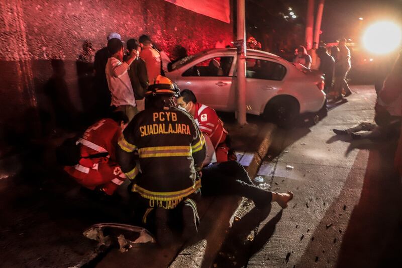 Los lesionados fueron trasladados por los bomberos al puesto de socorros de la Cruz Roja del Parque Morelos.