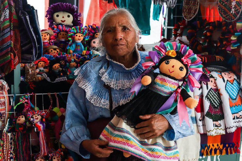 Muñeca Lele en el Mercado Artesanal.