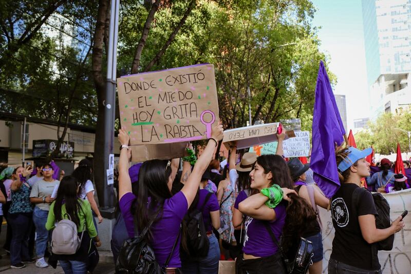 En México el 90% la sufre, solo 17% pide ayuda